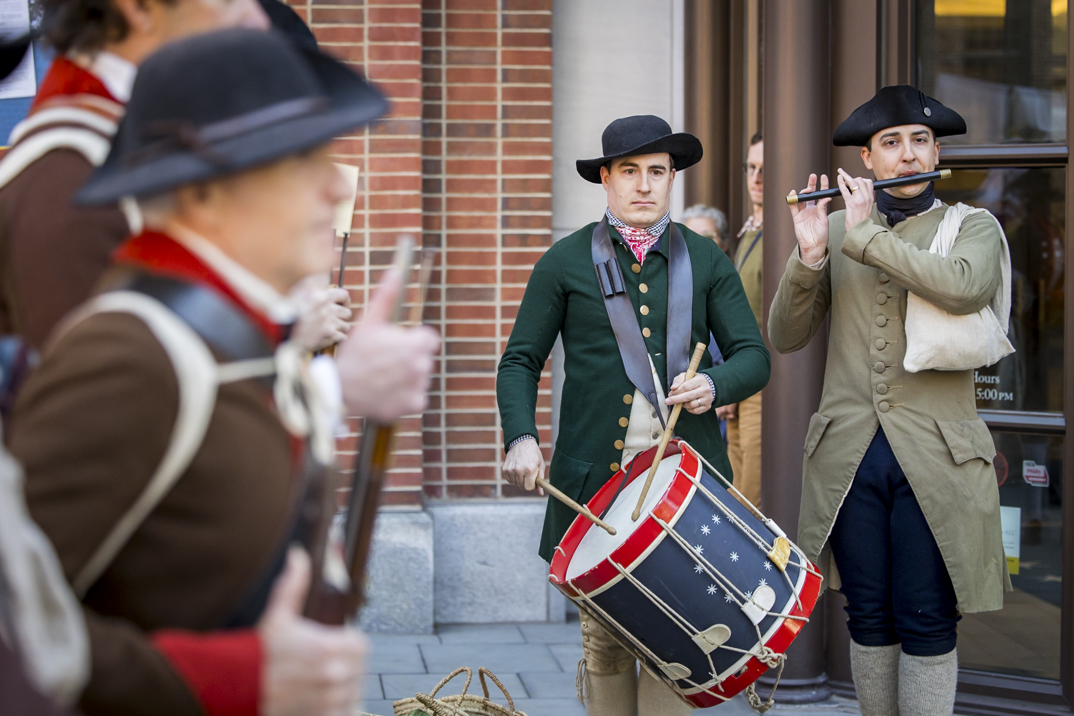 Men dressed in Revolutionary era clothing playing drum and fife