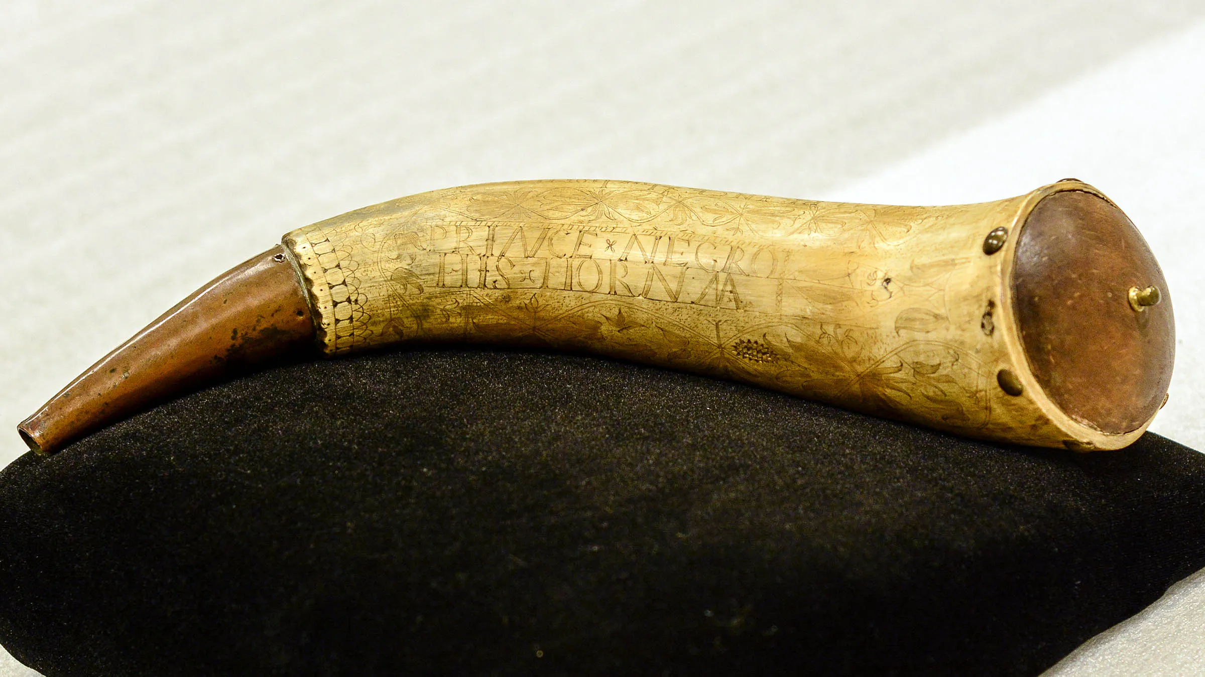Powder horn belonging to Gershom Prince